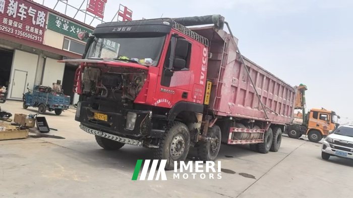 SAIC Hongyan Genlyon 450 hp 8X4 8.6 m - грузовик из Китая