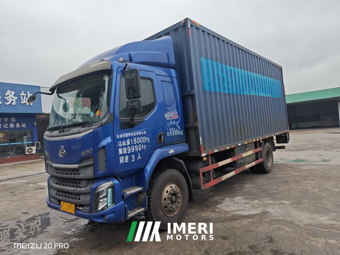 Dongfeng Liuzhou Chenglong M3 180 hp 4X2 6.75 m - грузовик из Китая