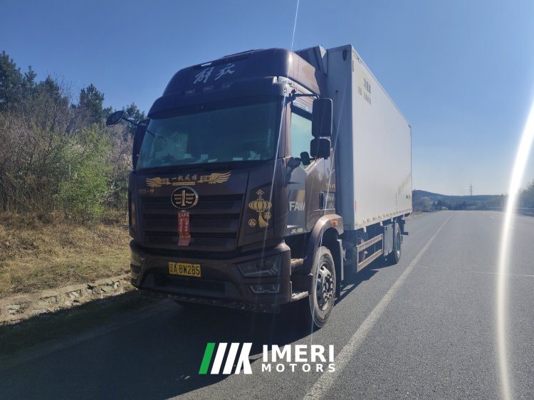 2022 FAW Jiefang J6L 260 hp 4X2 6.8 m