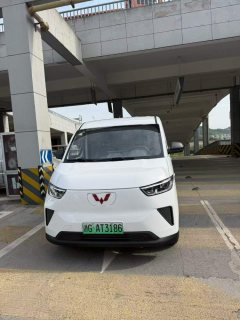 Wuling 2.3T 6 4.985 m BEV van truck 41.9kWh electric truck - фото 1