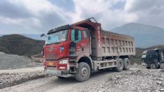 FAW Jiefang J6P 420 hp 6X2 6.4 m - фото 1