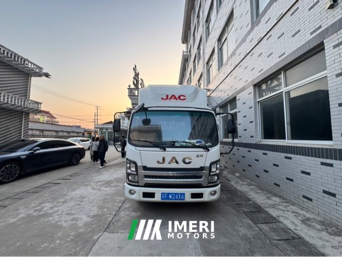 2023 JAC M6 129 hp 4X2 4.18 m
