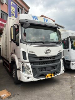 Dongfeng Liuzhou Chenglong H5 240 hp 4X2 9.7 m - фото 1