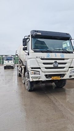 Sinotruk HOWO HOWO-7 380 hp 6X4 - фото 1