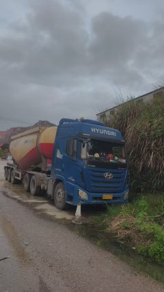 Hyundai XCIENT 440 hp 6X4 - фото 5
