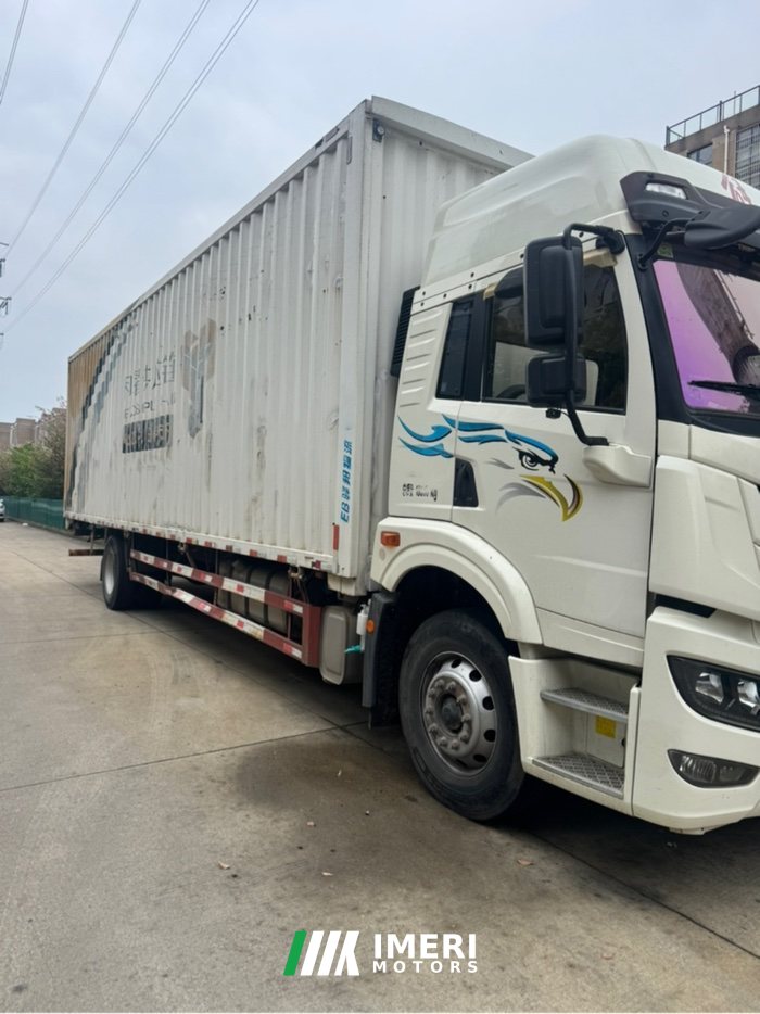 2022 FAW Jiefang VH 220 hp 4X2 9.65 m