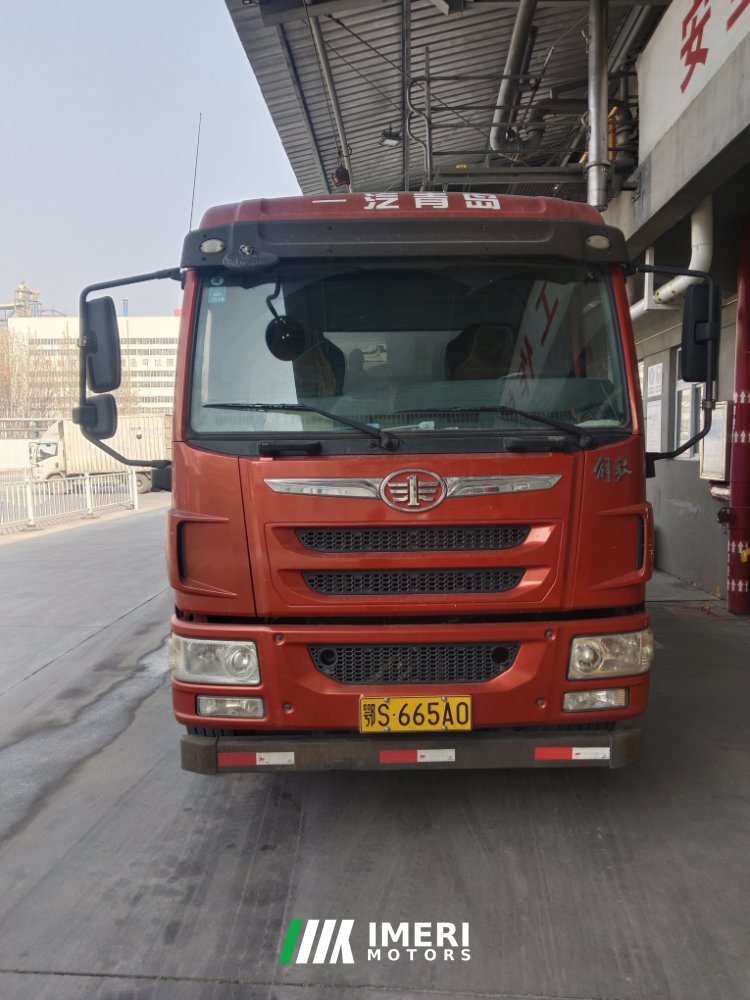 2020 Hubei Runli FAW Jiefang light truck 260 hp 6X4 7.6 m