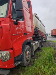 Sinotruk HOWO T7H 440 hp 6X4 - фото 3