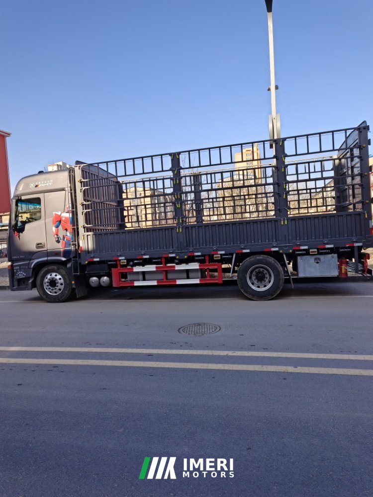 Foton Auman GTL Xingyi Edition 350 hp 6X2 6.8 m - грузовик из Китая