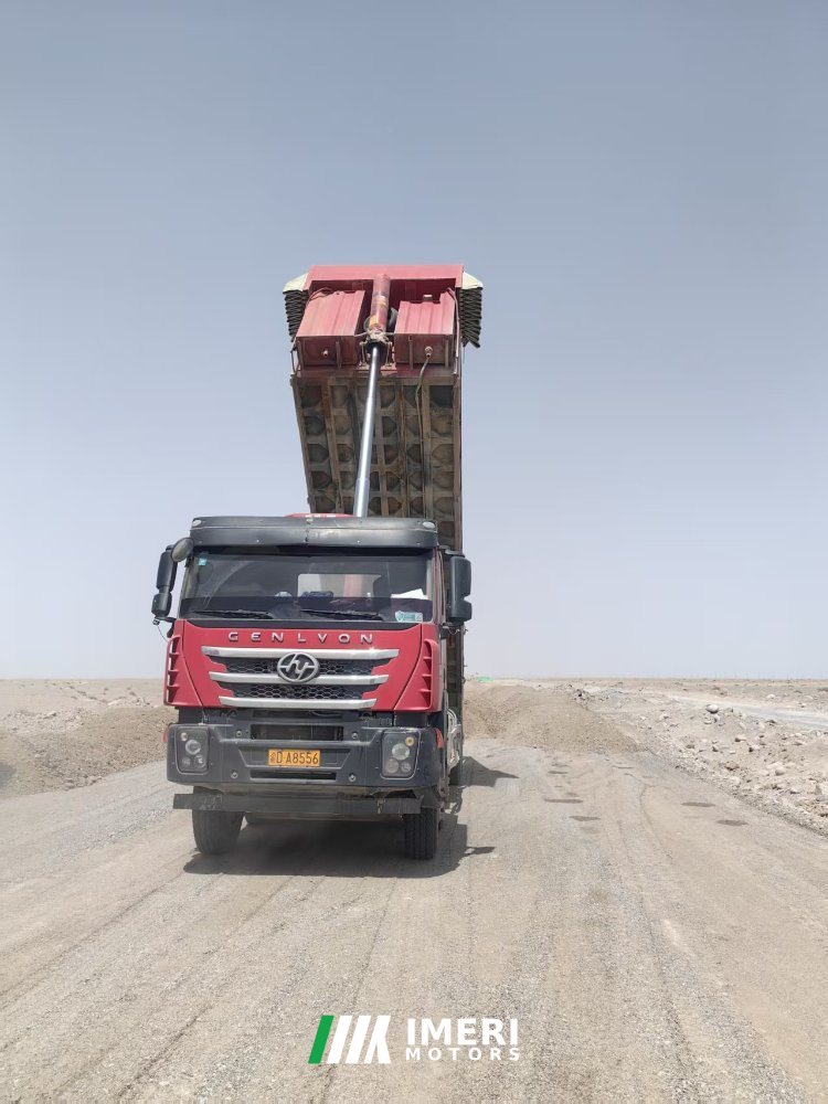 2020 SAIC Hongyan Genlyon 430 hp 8X4 8.3 m