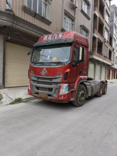 Dongfeng Liuzhou Chenglong H5 375 hp 6X4 - фото 1