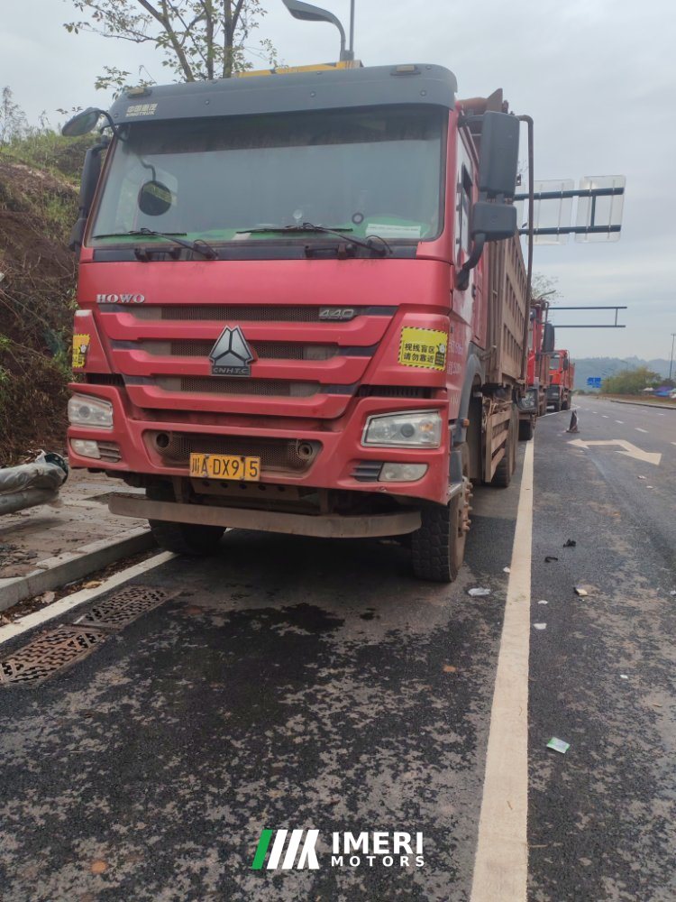 Sinotruk HOWO HOWO-7 440 hp 8X2 6.8 m - грузовик из Китая