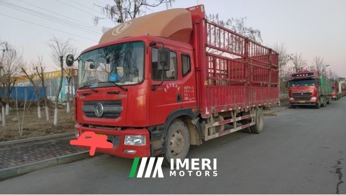 Dongfeng Duolika D9 170 hp 4X2 6.8 m - грузовик из Китая