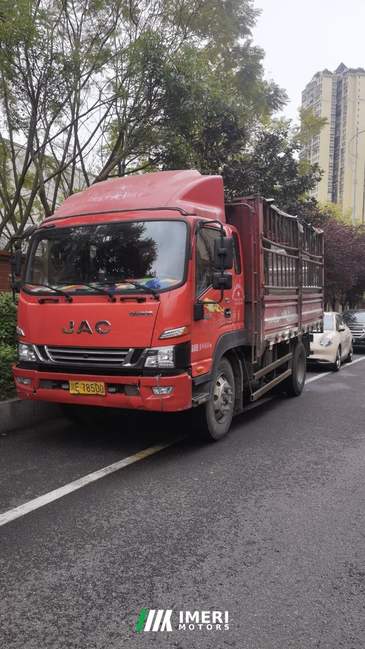 JAC V8 195 hp 4X2 4.6 m - грузовик из Китая