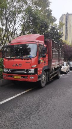 JAC V8 195 hp 4X2 4.6 m - фото 1