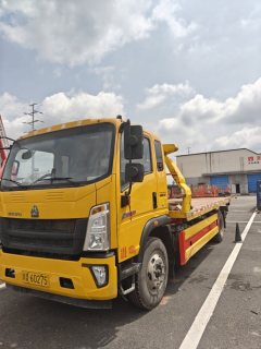 SINOTRUK HOWO Light Duty Truck Hanjiang 190 hp 6X2 8.1 m - фото 1