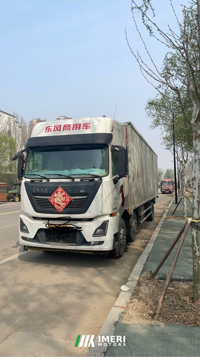Dongfeng Tianlong KL 300 hp 6X2 9.6 m - грузовик из Китая