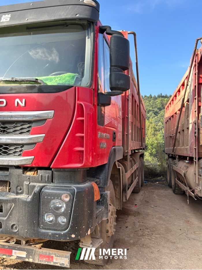 2020 SAIC Hongyan Genlyon 520 hp 6X4 6.6 m