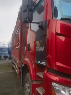 FAW Jiefang J6L 300 hp 4X2 6.75 m - фото 1