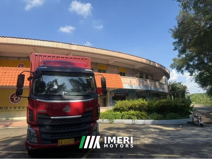 Dongfeng Liuzhou Chenglong M3 200 hp 4X2 7.8 m - грузовик из Китая