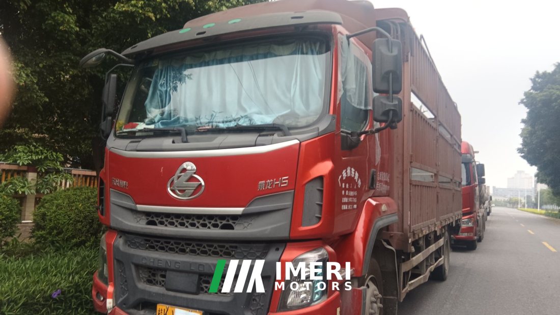 Dongfeng Liuzhou Chenglong H5 220 hp 4X2 6.8 m - грузовик из Китая