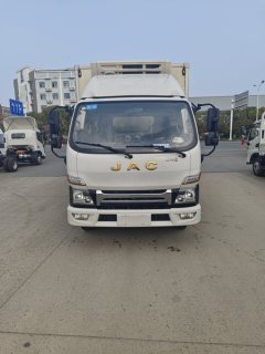 JAC Shuailing Handsome bell E middle body 131 hp 4X2 3.8 m - фото 4