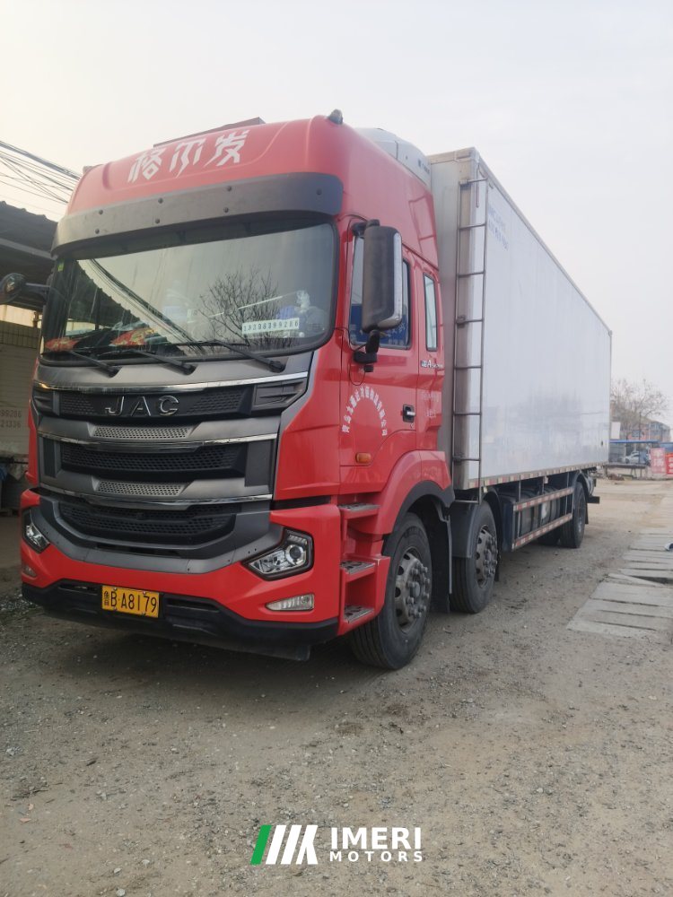 2022 JAC Gallop Gelfa A5 290 hp 6X2 9.6 m