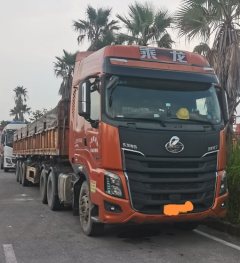 Dongfeng Liuzhou Chenglong H7 480 hp 6X4 - фото 1