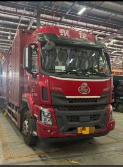 Dongfeng Liuzhou Chenglong H5 245 hp 4X2 9.6 m - фото 2