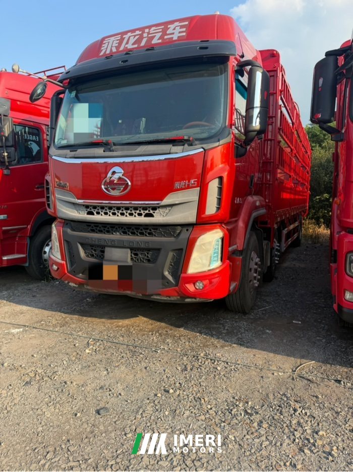 2019 Dongfeng Liuzhou Chenglong H5 270 hp 6X2 9.6 m