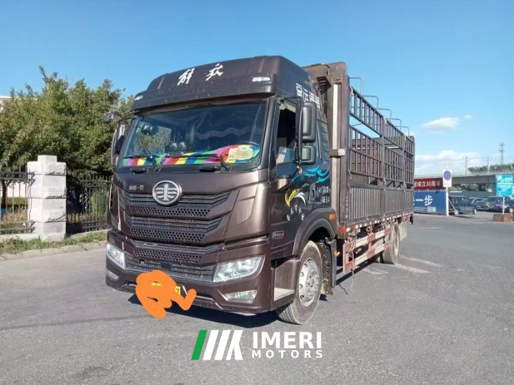 2020 FAW Jiefang VH 240 hp 4X2 6.75 m