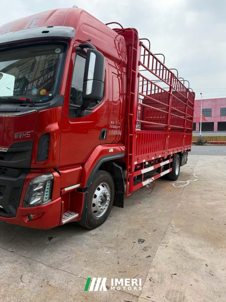 2021 Dongfeng Liuzhou Chenglong H5 260 hp 4X2 6.8 m