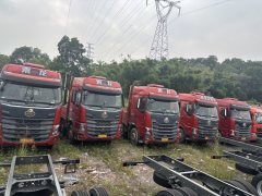 Dongfeng Liuzhou Chenglong H7 420 hp 8X4 9.4 m - фото 2