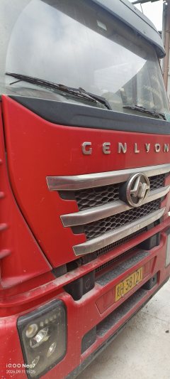 SAIC Hongyan Genlyon 520 hp 6X4 - фото 3