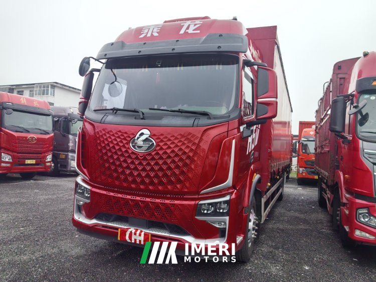2025 Dongfeng Liuzhou Chenglong H5V 300 hp 4X2 9.7 m