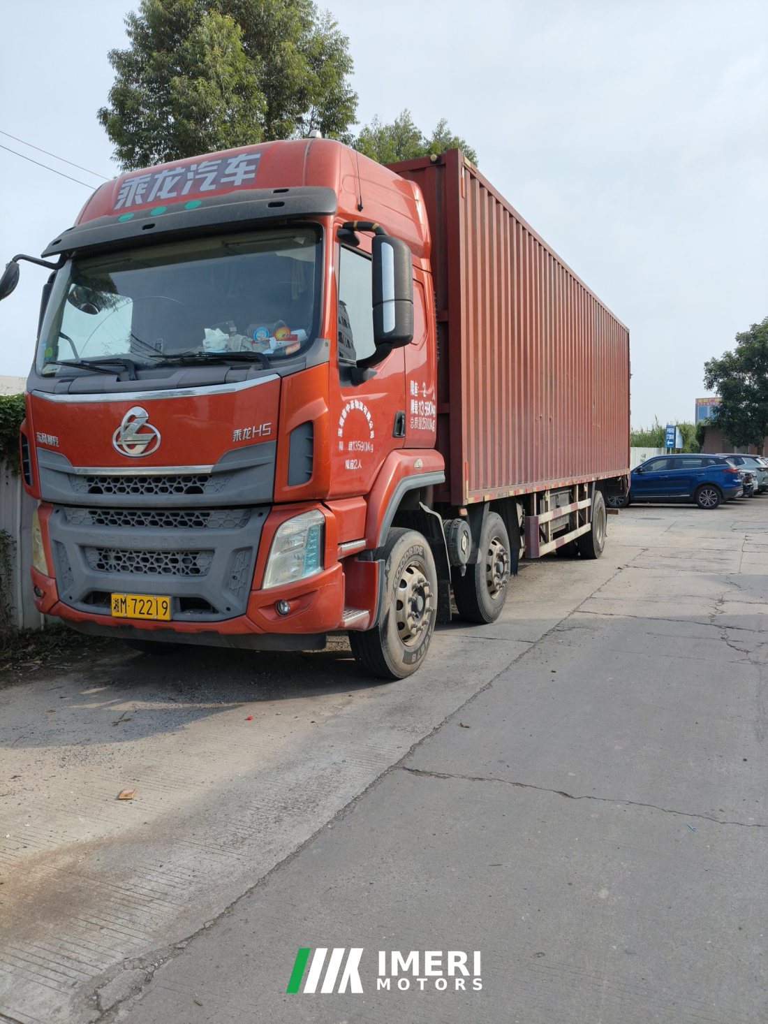 Dongfeng Liuzhou Chenglong H5 270 hp 6X2 9.6 m - грузовик из Китая