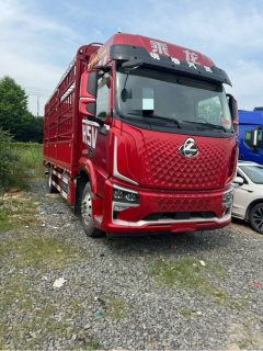 Dongfeng Liuzhou Chenglong H5V 330 hp 4X2 - фото 2