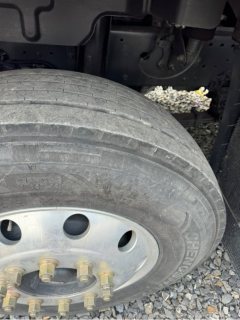 Dongfeng Liuzhou Chenglong H5V 330 hp 4X2 - фото 5
