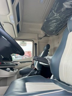 Dongfeng Liuzhou Chenglong H5V 330 hp 4X2 - фото 6