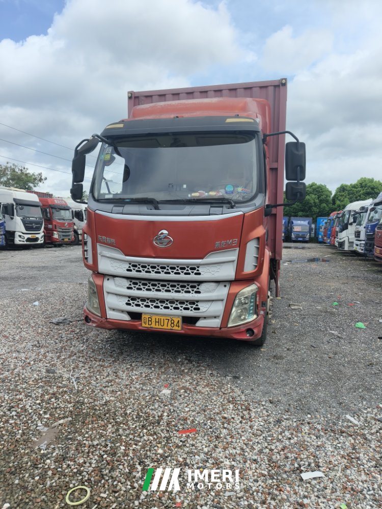 2018 Dongfeng Liuzhou Chenglong M3 185 hp 4X2 8.3 m
