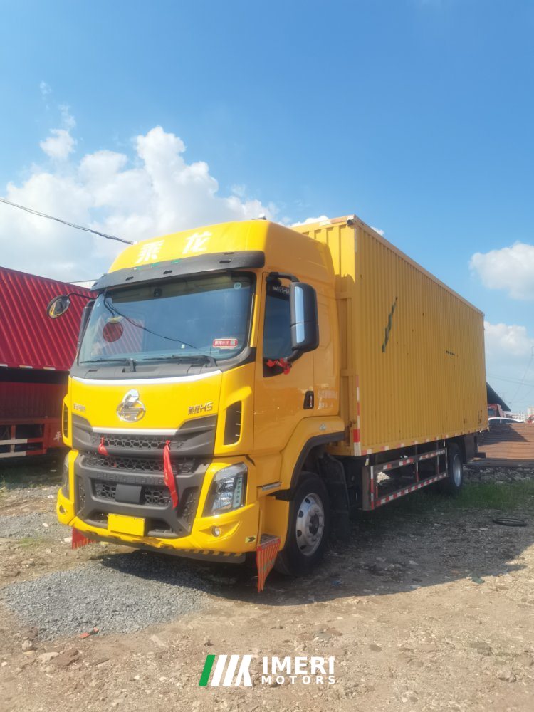 Dongfeng Liuzhou Chenglong H5 220 hp 4X2 7.8 m - грузовик из Китая