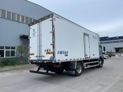 Foton Auman 330 hp 4X2 6.8 m - фото 3