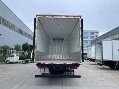 Foton Auman 330 hp 4X2 6.8 m - фото 8