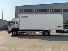 Foton Auman 330 hp 4X2 6.8 m - фото 3