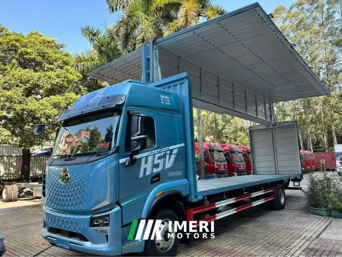 Dongfeng Liuzhou Chenglong H5V 300 hp 4X2 - грузовик из Китая