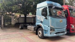 Dongfeng Liuzhou Chenglong H5V 300 hp 4X2 - фото 3