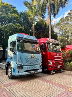 Dongfeng Liuzhou Chenglong H5V 300 hp 4X2 - фото 4
