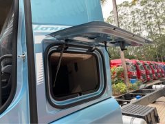 Dongfeng Liuzhou Chenglong H5V 300 hp 4X2 - фото 6