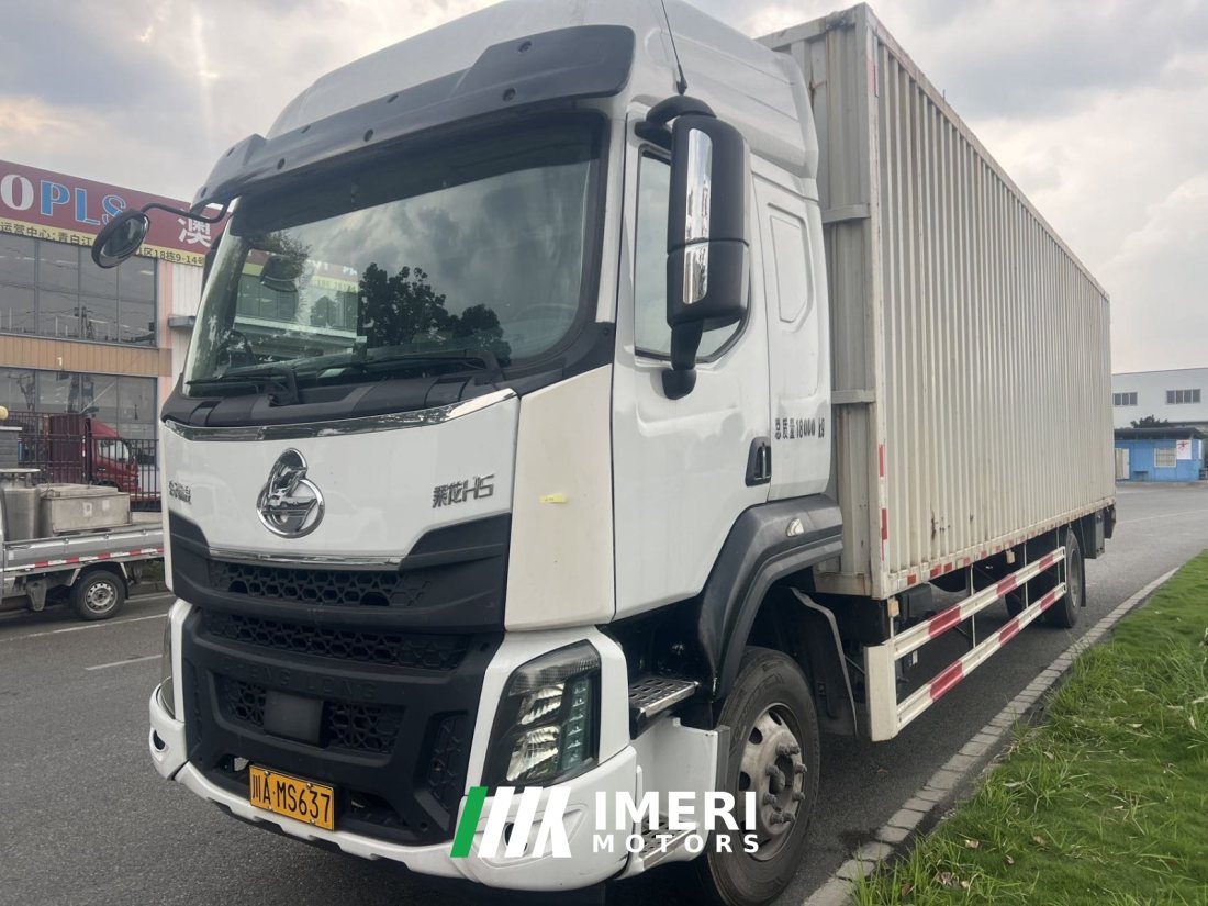 Dongfeng Liuzhou Chenglong H5 240 hp 4X2 9.7 m - грузовик из Китая