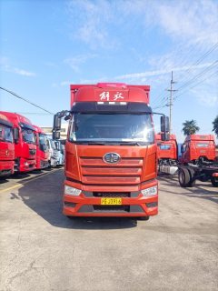 FAW Jiefang J6L 260 hp 4X2 9.8 m - фото 5